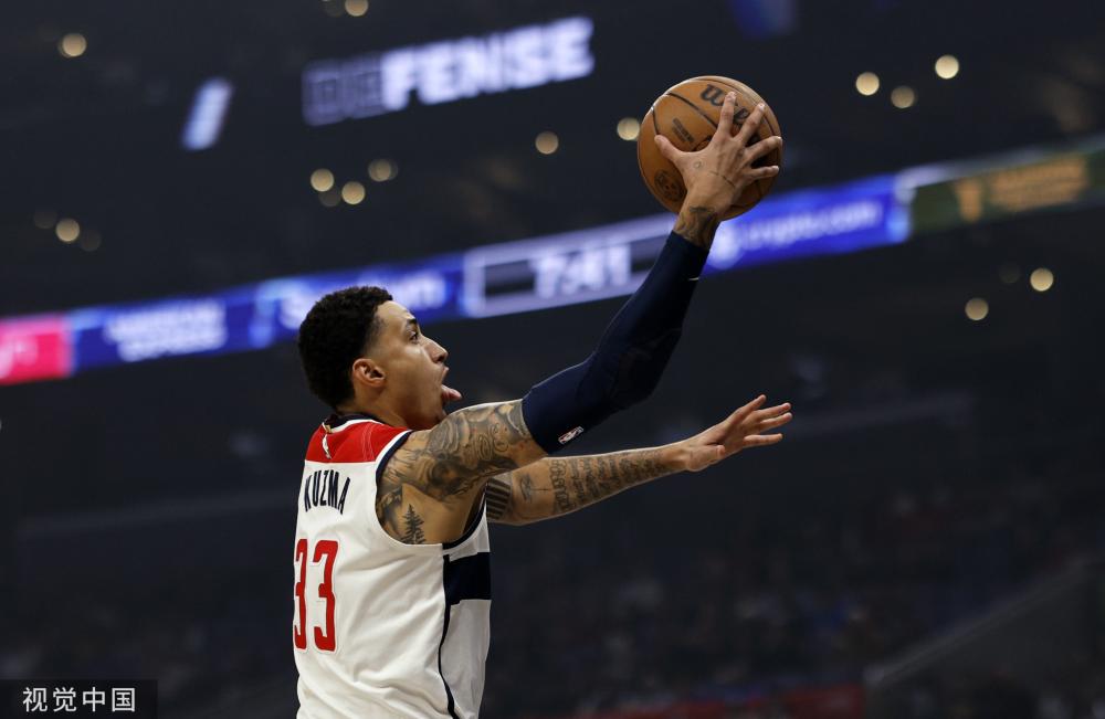 同年龄层的 同年龄层的